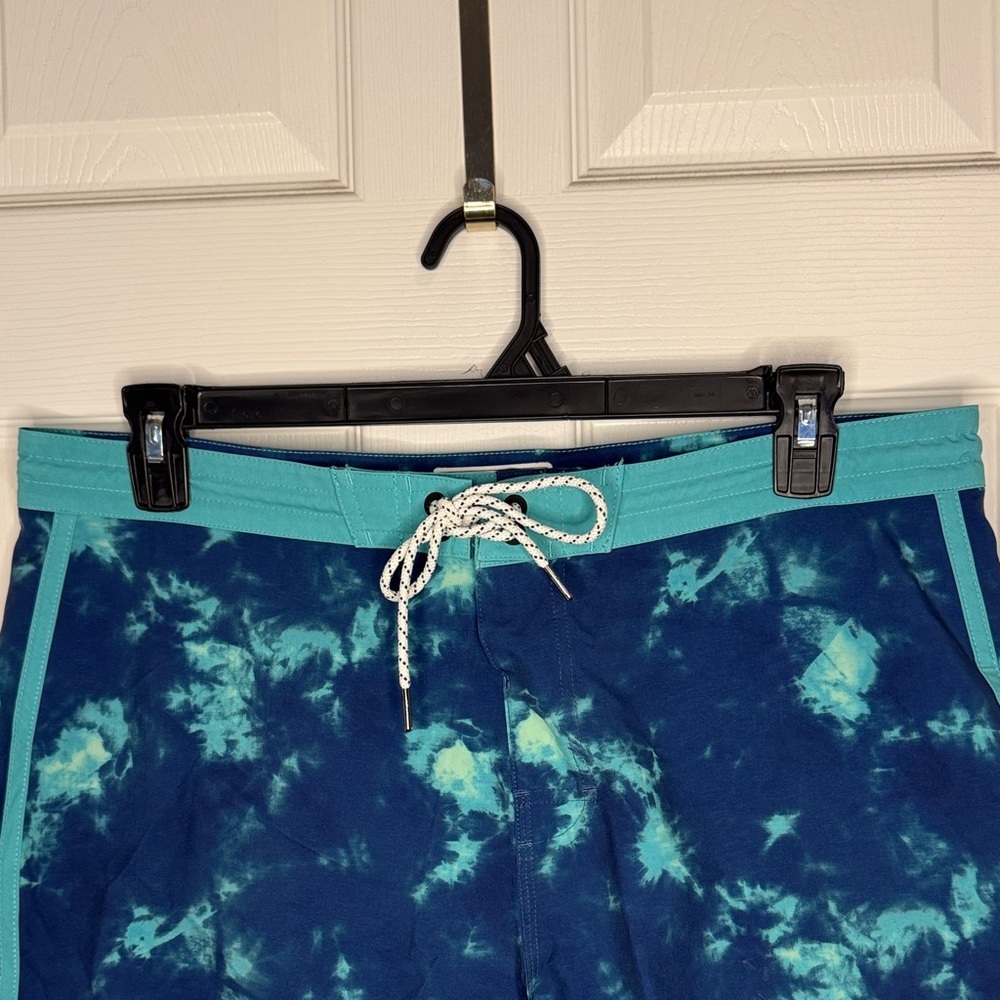 NWOT Jetty Ocean Blue Tie-Dye Men's Board Shorts - Picture 2 of 8